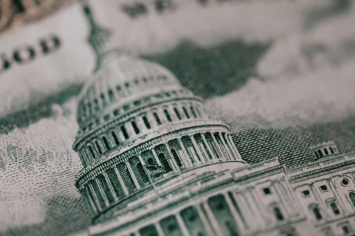 Illustration of the U.S Capitol on the dollar note.