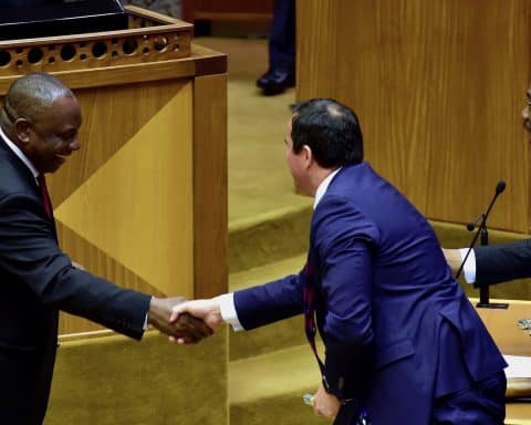 South African President Cyril Ramaphosa shaking hands with the leader of the Democratic Alliance, John Steenhuisen.